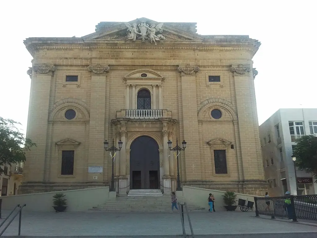 Fachada de la Iglesia Mayor de San Juan Bautista, en el centro de Chiclana de la Frontera