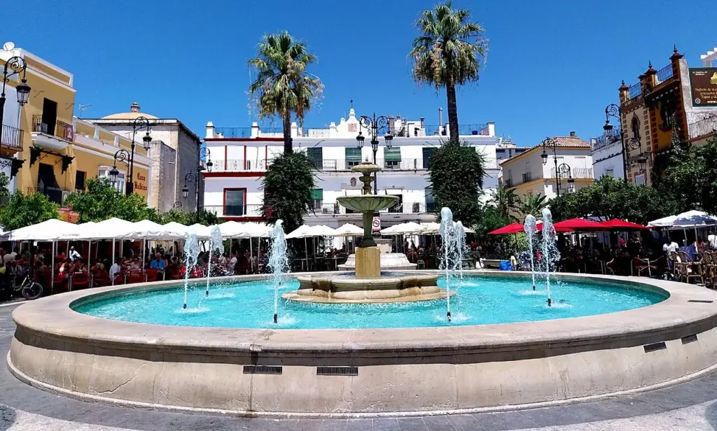 Plaza del Cabildo de Sanlúcar de Barrameda con su fuente